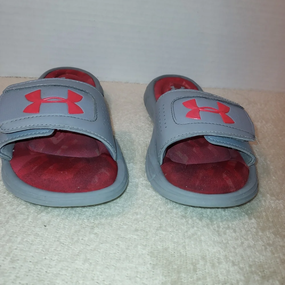 Under Armour kid's slides gray and red size 5Y/Eur 37.5